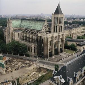Saint-Denis, une ville au Moyen-Age : déambulation dans la ville invisible