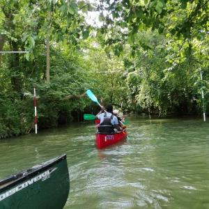 Balade en canoë et visite d'un atelier de restauration de bateaux anciens