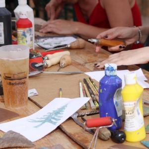 Atelier d'initiation à la linogravure au Barboteur avec l'artiste Julia Salmon- Raymond Queneau