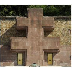 Visite thématique du mémorial du Mont-Valérien : Sculpter les récits de la France combattante Les Hauts reliefs du Mont-Valérien