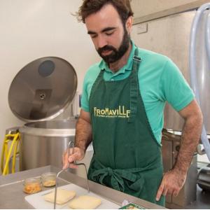 Fromaville - atelier et visite dans une fromagerie urbaine à Saint-Ouen