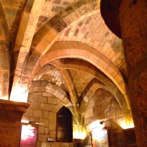 Visite et repas au sein de caves médiévales parisiennes