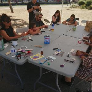 Atelier création de pochette au parc de la Bergère à Bobigny