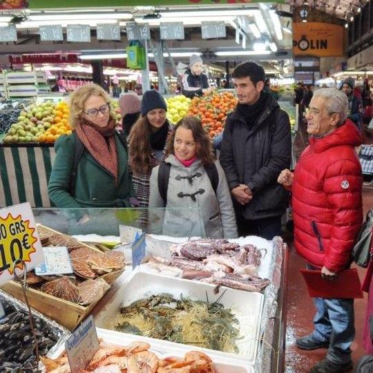 D couverte du march de Saint Denis aux saveurs du monde avec Bastina