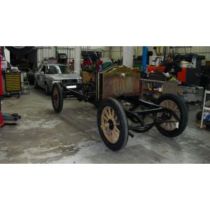 Visite d'un garage - Restauration de moteurs de voitures anciennes