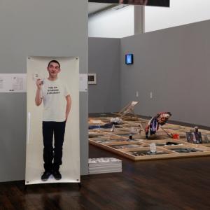 Visite de l'exposition en compagnie de l'artiste Matthieu Laurette - MAC VAL