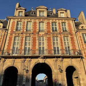 The Paris Marais: the birthplace of parisian private mansions