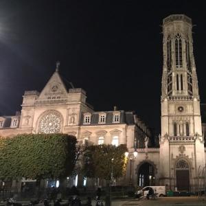Paris by night : de Buren à Beaubourg, dialogue entre passé et présent