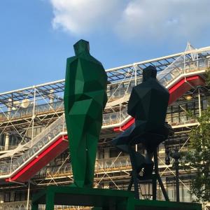 Paris by night : de Buren à Beaubourg, dialogue entre passé et présent