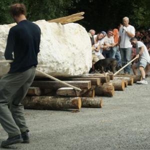 Atelier : Transport de menhir au Parc de la Haute-Île