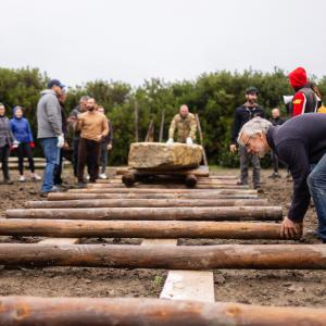 Atelier : Transport de menhir au Parc de la Haute-Île