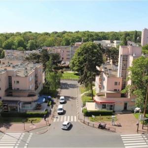 Une entrée de la Butte-Rouge, Place Jean Allemane © ACPE