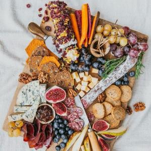 Planche de fromage à composer avec la Fromagerie du Pré, l'art du grazing