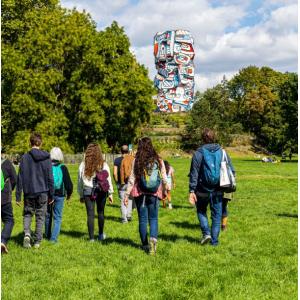 La Tour aux figures de Jean Dubuffet