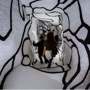 La Tour aux figures de Jean Dubuffet