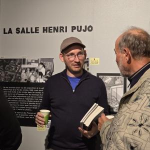 Visite avec un artiste de l'exposition « Urbex, racines et fragments : le monde de Timothy Hannem »