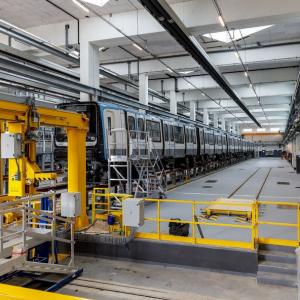 Dans l'atelier de maintenance des trains de la ligne 11 avec la RATP