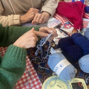 Atelier tricot et crochet par Fatimata Sy - Artisan du tourisme