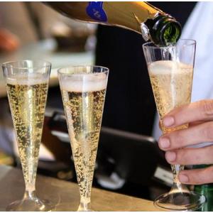 Champagne and macaroon cruise, Paris under the stars