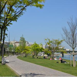 Les berges aménagées à Courbevoie, de la Seine à la mer