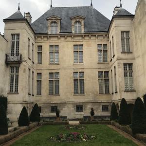 Cours, jardins et passages cachés du Marais