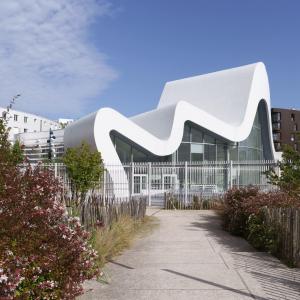 Centre culturel Nelson Mandela, architecture atypique et toit caché