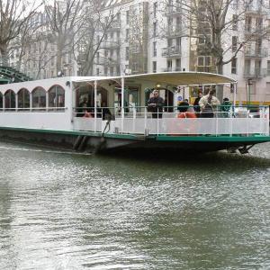 Croisière histoire du vin en région parisienne et dégustation sur le Canal de l'Ourcq