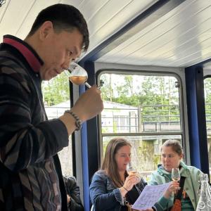 Croisière histoire du vin en région parisienne et dégustation sur le Canal de l'Ourcq