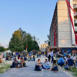 Nuit blanche à Saint-Denis au bord du canal