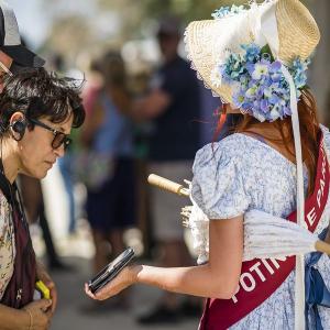 Montmartre est une fête, paillettes et pénombre
