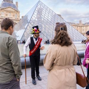 Montmartre est une fête, paillettes et pénombre