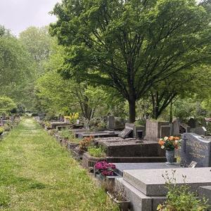 Les cimetières d'Ivry-sur-Seine et du Kremlin-Bicêtre, lieux de mémoire et lieux de promenade