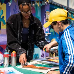 Atelier custom de totebag sur la Place François de Larderel à Bobigny