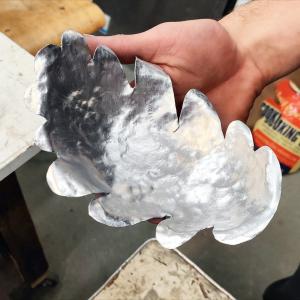 Atelier dinanderie sur aluminium à Bobigny