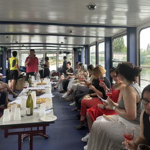 Croisière histoire du vin en région parisienne et dégustation sur le Canal de l'Ourcq