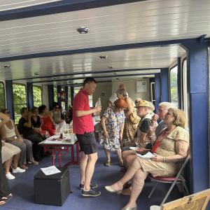 Croisière histoire du vin en région parisienne et dégustation sur le Canal de l'Ourcq