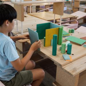 Atelier créatif designer en herbe autour de l'exposition "L'école idéale"