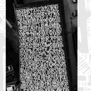 Face à la fresque : rencontre inaugurative avec Khwezi et les secrets de son alphabet - PHENOMEN'ART