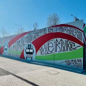 Face à la fresque : rencontre inaugurative avec Khwezi et les secrets de son alphabet - PHENOMEN'ART