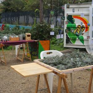 Fabrication de tisanes dans notre micro-ferme urbaine de 13infuz