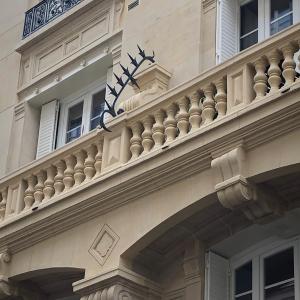 Pics et Chardons : Les détails cachés de l’architecture parisienne