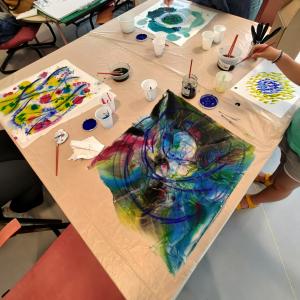 Atelier artistique en famille : L’encre, la couleur liquide par l’artiste Natalia Jaime Cortez