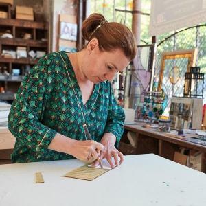 Rencontre avec l’artisan d’art vitrailliste Sandrine Lagoutte