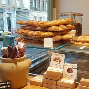 Balade gourmande : Du pain, du vin et du fromage ! Le repas français fait le tour du pré-saint-gervais