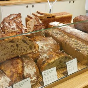 Balade gourmande : Du pain, du vin et du fromage ! Le repas français fait le tour du pré-saint-gervais