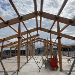 Visite du chantier Les Grandes Serres de Pantin, redonnant vie à un ancien site industriel