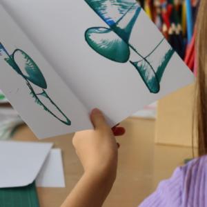 Atelier famille : gravure sur Tetra Pak ®