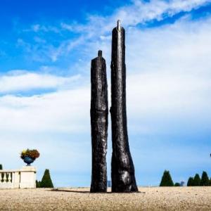 Atelier en famille autour de l’exposition « Un temps infini – Christian Lapie » : Silhouettes au fusain