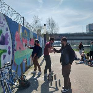 Initiation street art sur le canal Saint-Denis avec le graffeur Meuh