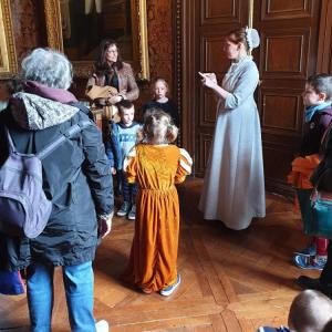 Les marionnettes racontent le château de Grosbois